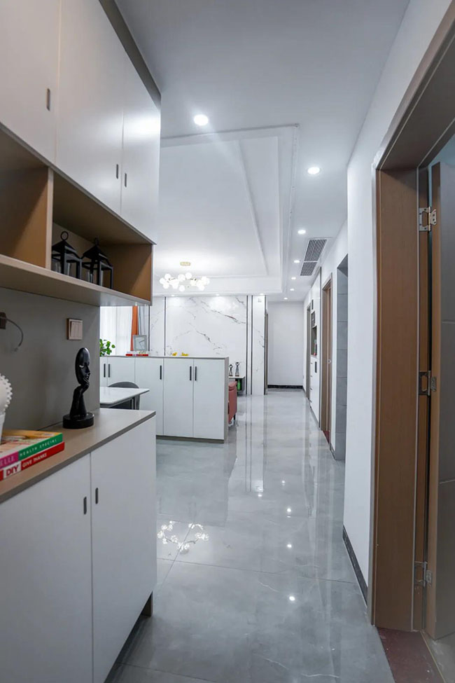 112㎡現(xiàn)代簡(jiǎn)約，巧用配色締造環(huán)境格調(diào)，實(shí)用軟裝也能讓家庭美輪美奐